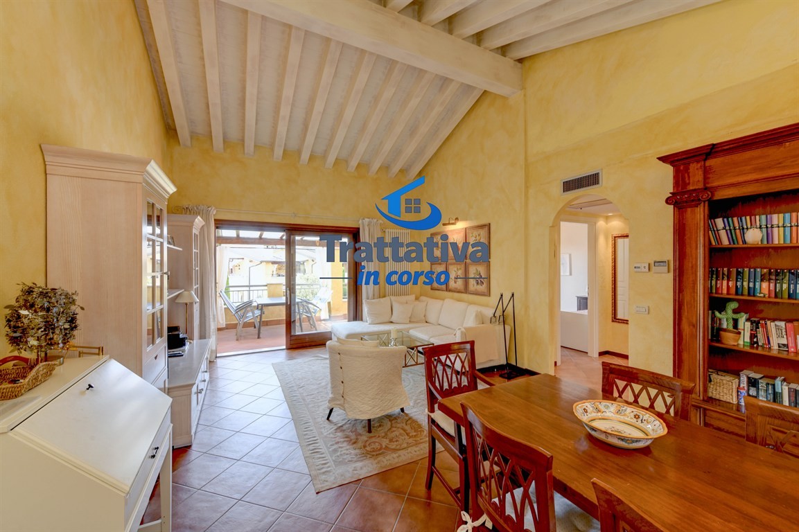 DREIZIMMERWOHNUNG MIT TERRASSE IN WOHNANLAGE MIT SCHWIMMBAD - MANERBA DEL GARDA