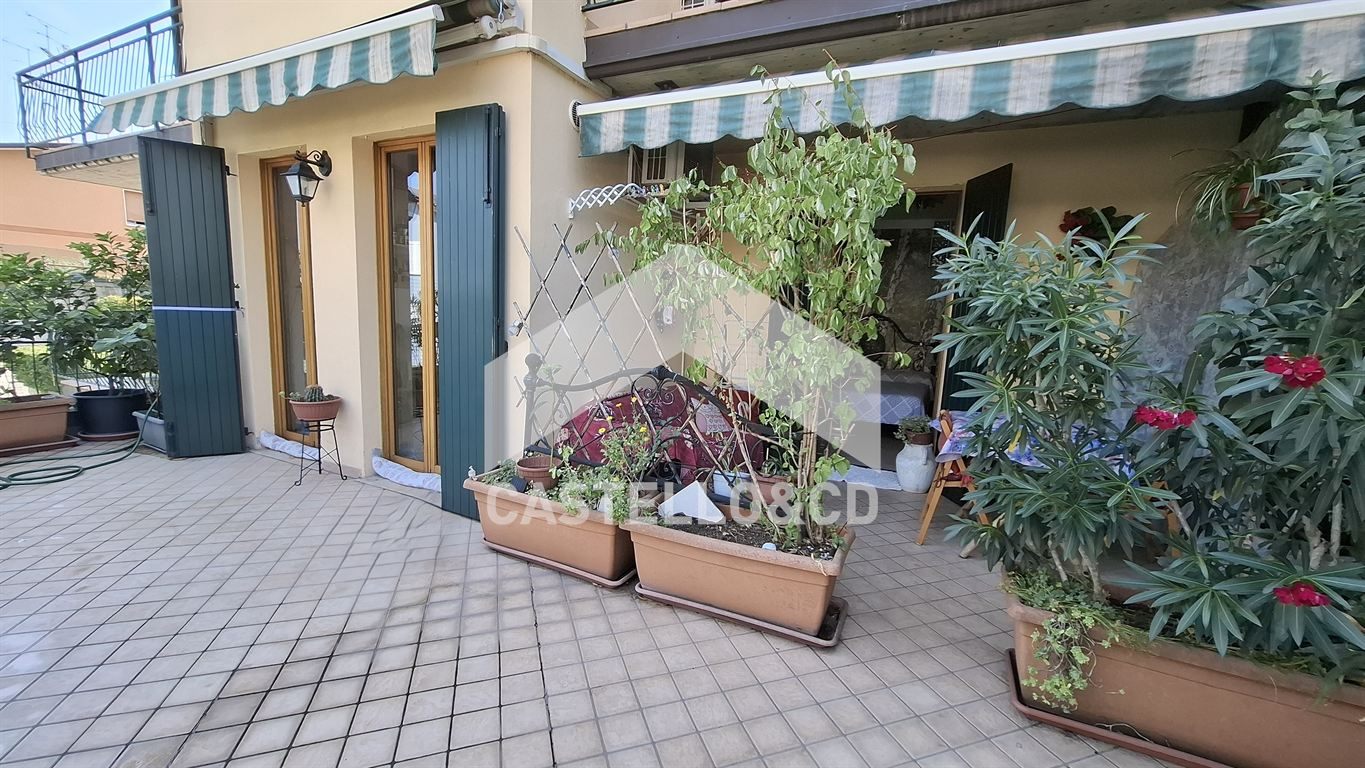 Bilocale zona stazione con grande terrazza