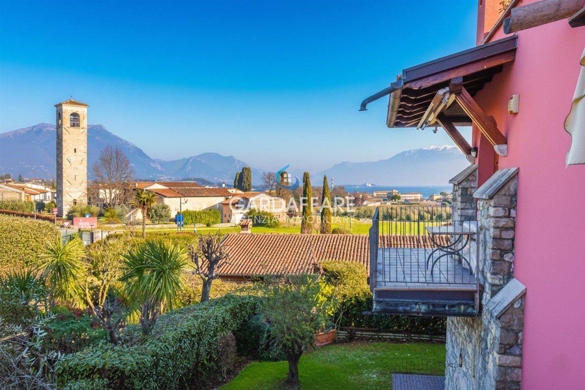 AMPIO TRILOCALE VISTA LAGO CON BELLISSIMA TERRAZZA