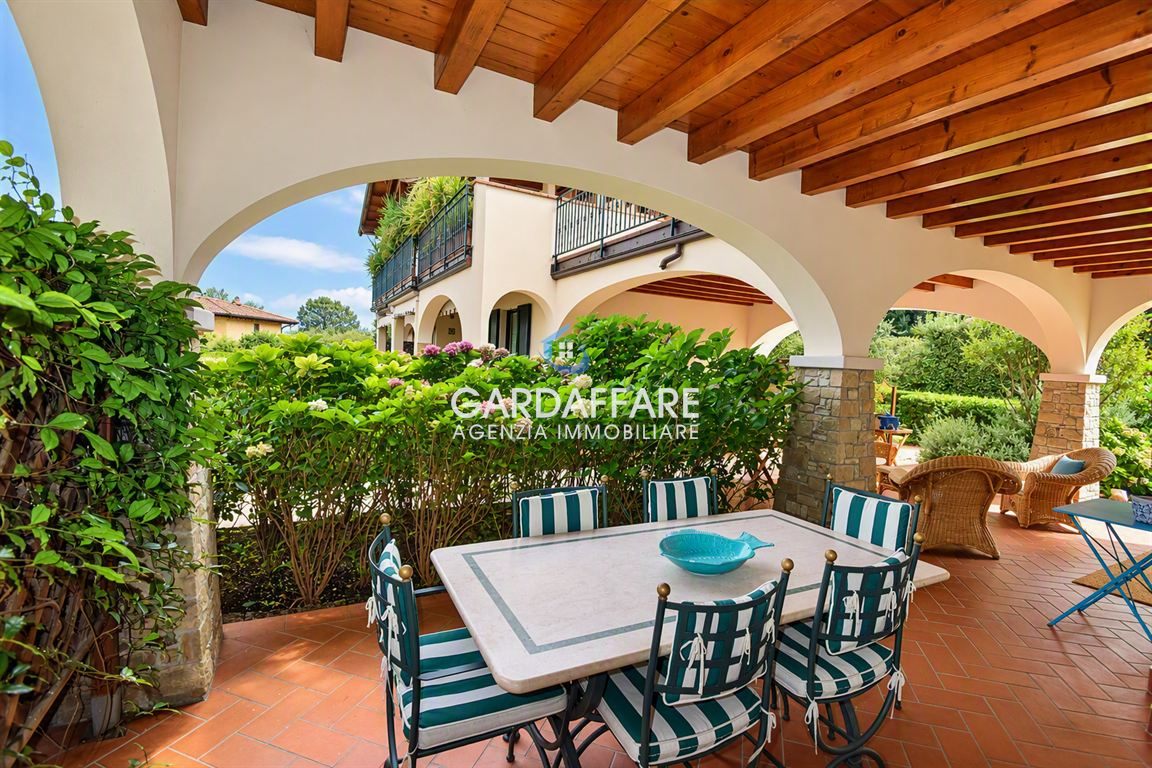 TRILOCALE AL PIANO TERRA D'ANGOLO IN ESCLUSIVO RESIDENCE A MANERBA DEL GARDA