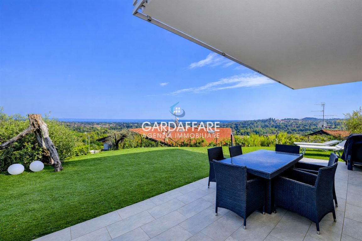 ELEGANTE APPARTAMENTO CON VISTA LAGO PANORAMICA A POLPENAZZE DEL GARDA