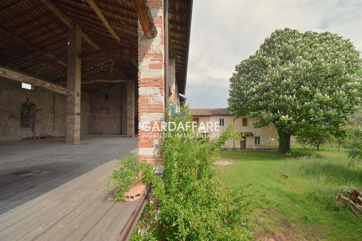 RUSTICO A MANERBA DEL GARDA