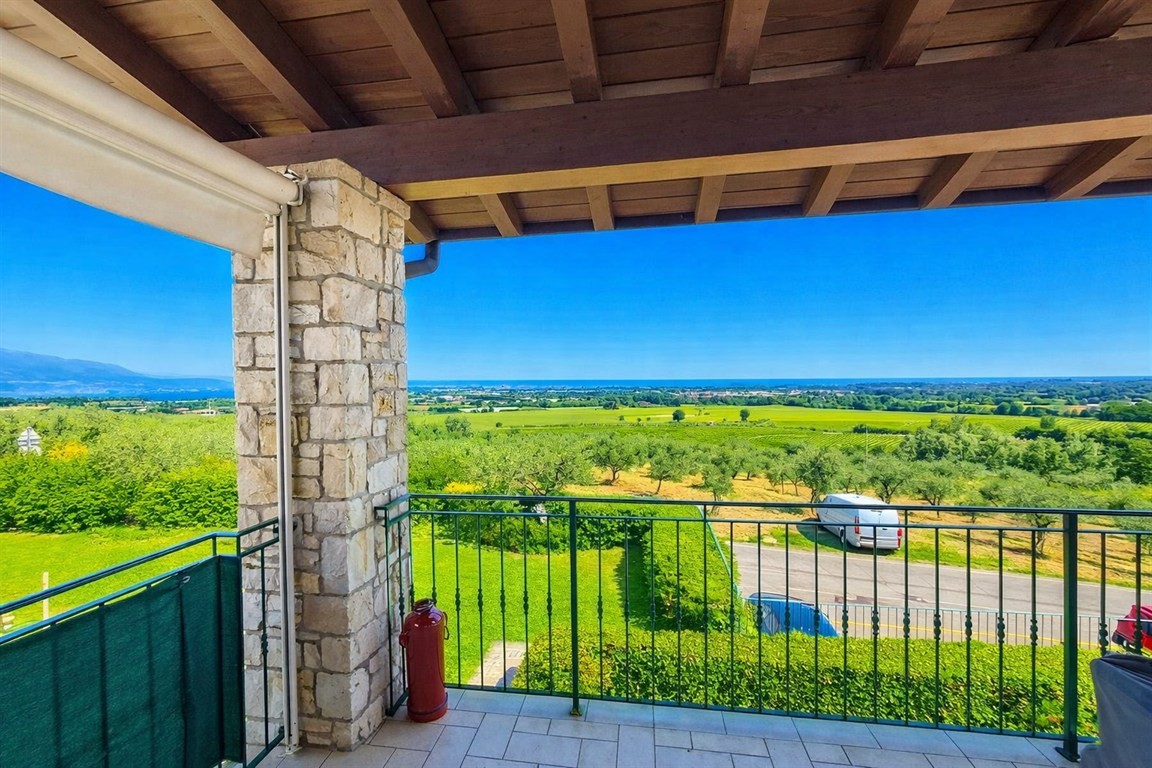 GRAZIOSO APPARTAMENTO VISTA LAGO A POLPENAZZE DEL GARDA