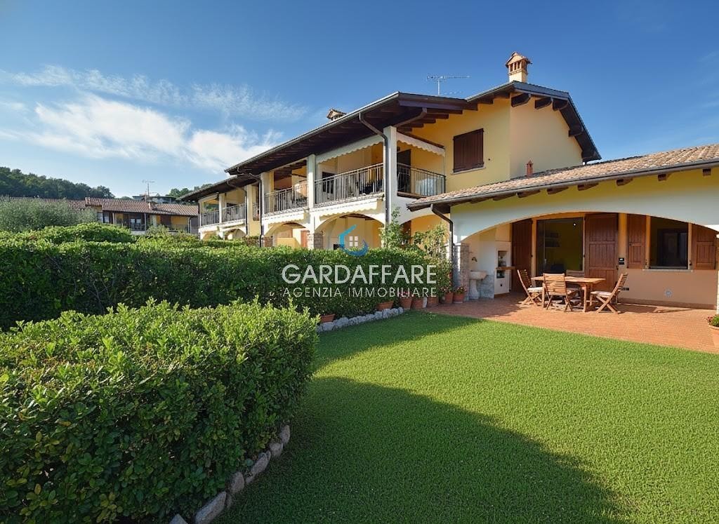 BELLISSIMO APPARTAMENTO CON GIARDINO PRIVATO A MANERBA DEL GARDA