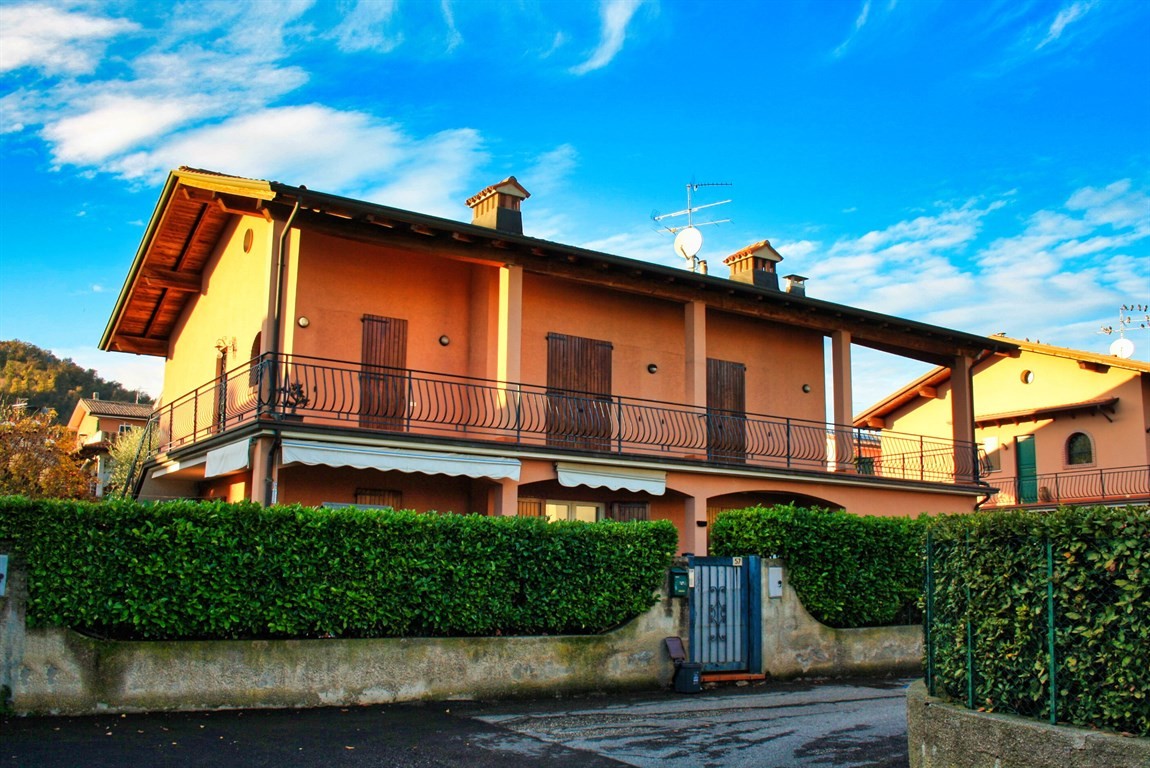 A PADENGHE SUL GARDA ,PENTALOCALE CON VISTA LAGO E PISCINA!