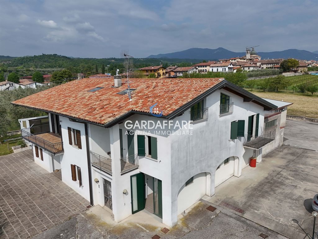 PUEGNAGO D/G: PROPRIETÀ INDIPENDENTE SU LOTTO DI 3.240 MQ CON OLTRE 800 MQ DI PERTINENZE