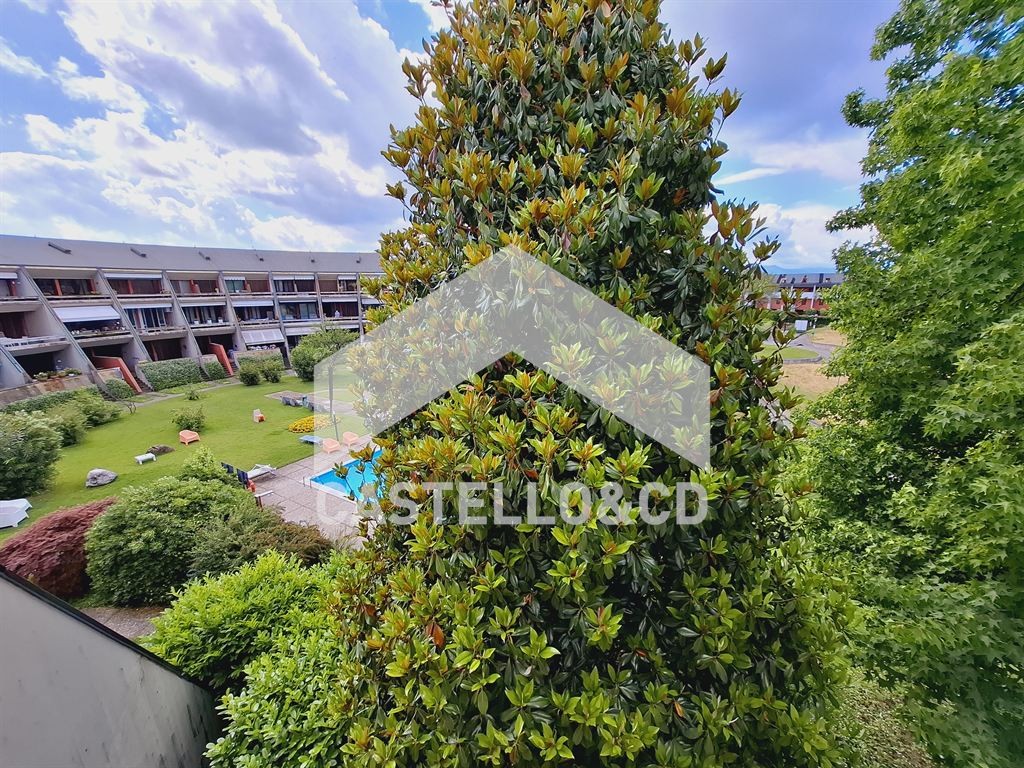 Bilocale su due livelli e piscina
