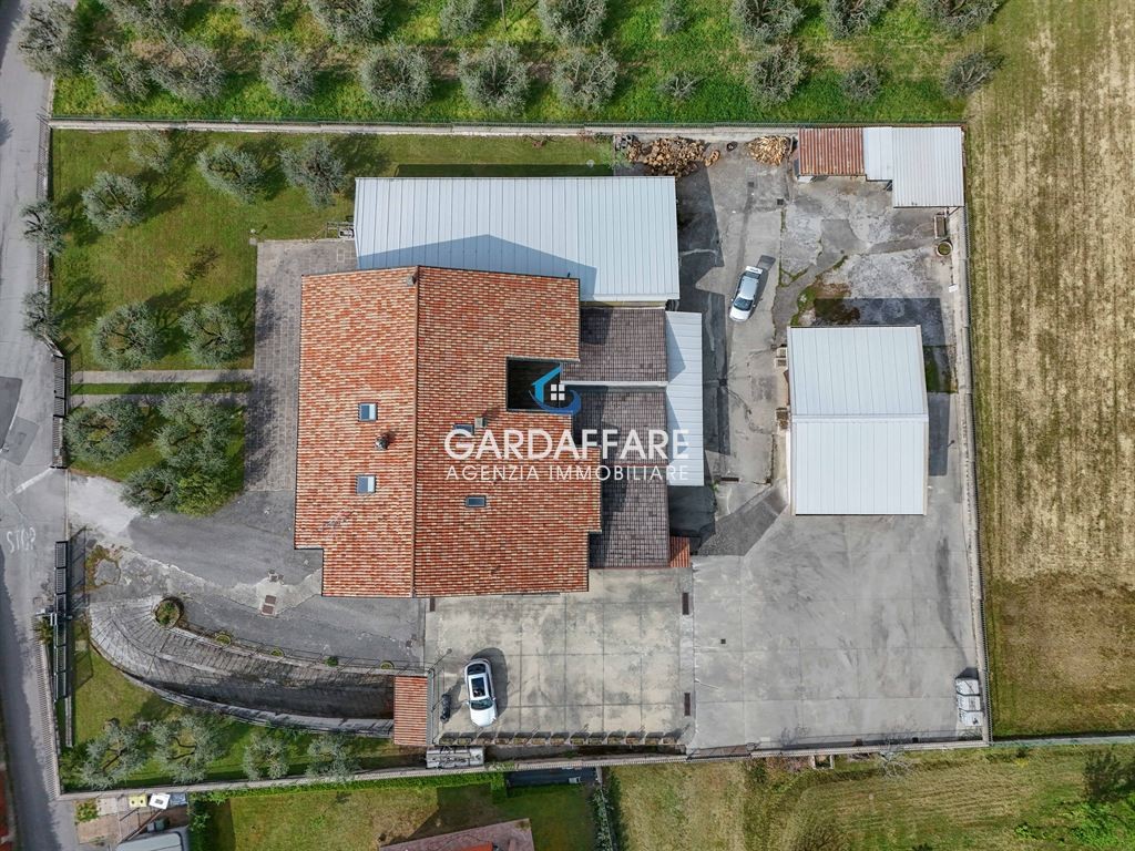 PUEGNAGO D/G: PROPRIETÀ INDIPENDENTE SU LOTTO DI 3.240 MQ CON OLTRE 800 MQ DI PERTINENZE