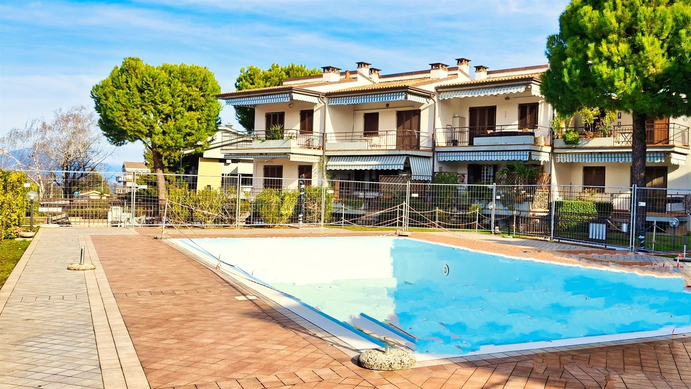 Appartamento bilocale con piscina a Desenzano dl Garda
