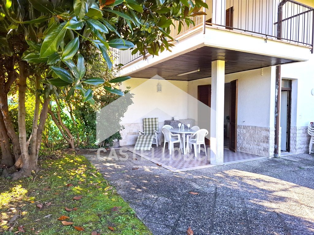 Trilocale giardino e piscina , trattabile