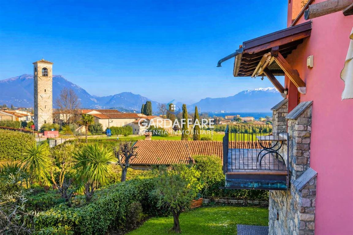 AMPIO TRILOCALE VISTA LAGO CON BELLISSIMA TERRAZZA
